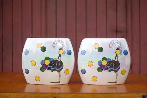 Paire de vase plat céramique irisé avec motif fille avec ballons polychrome, vase art déco, déco