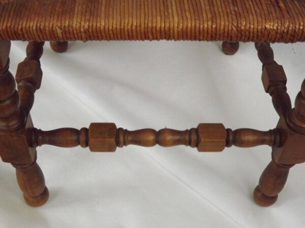 Chaise en bois française antique tournée avec siège en paille