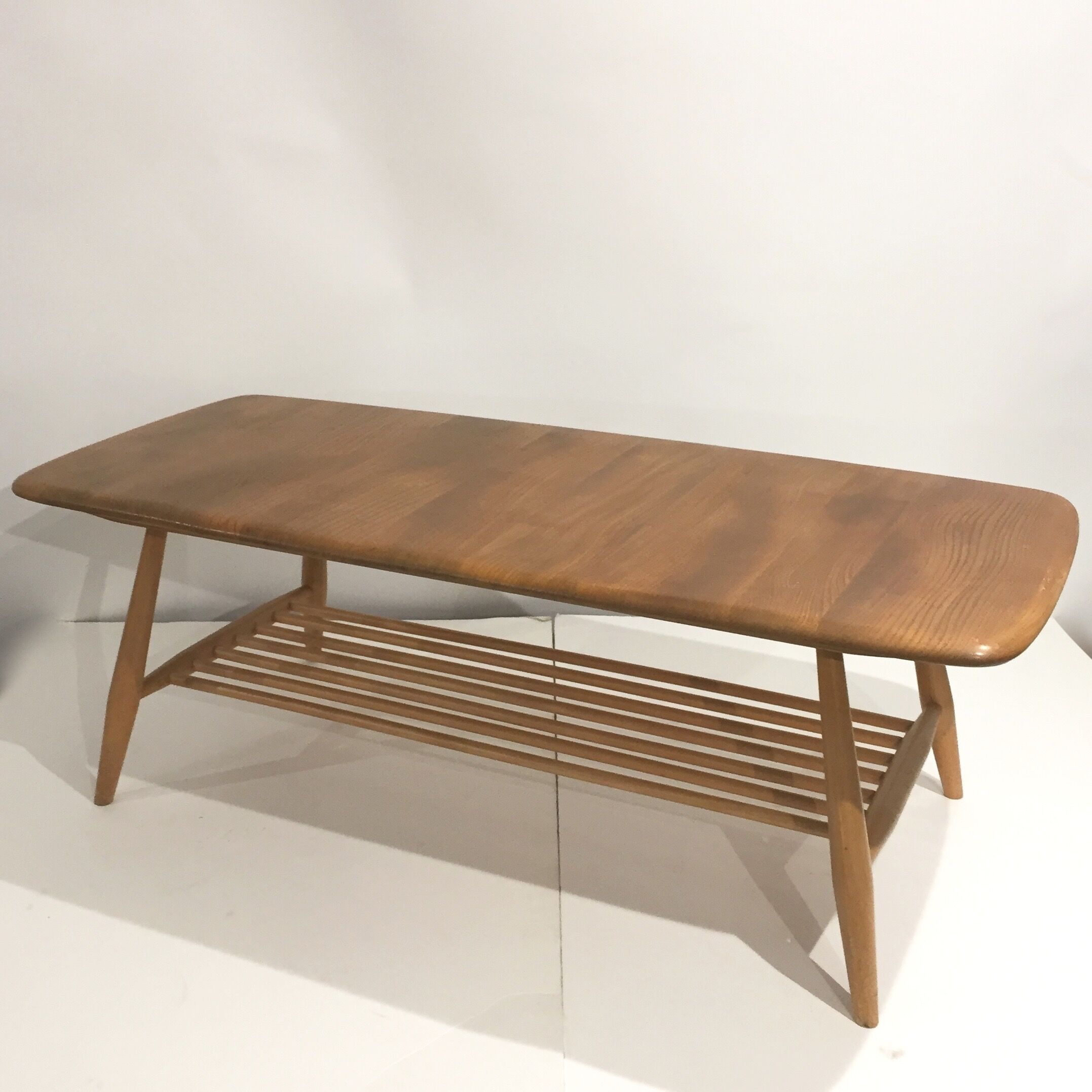 Coffee table Ercol in solid elm