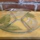 Plat mendiant ancien luminarc design arum lilly verre moulé décor fleu