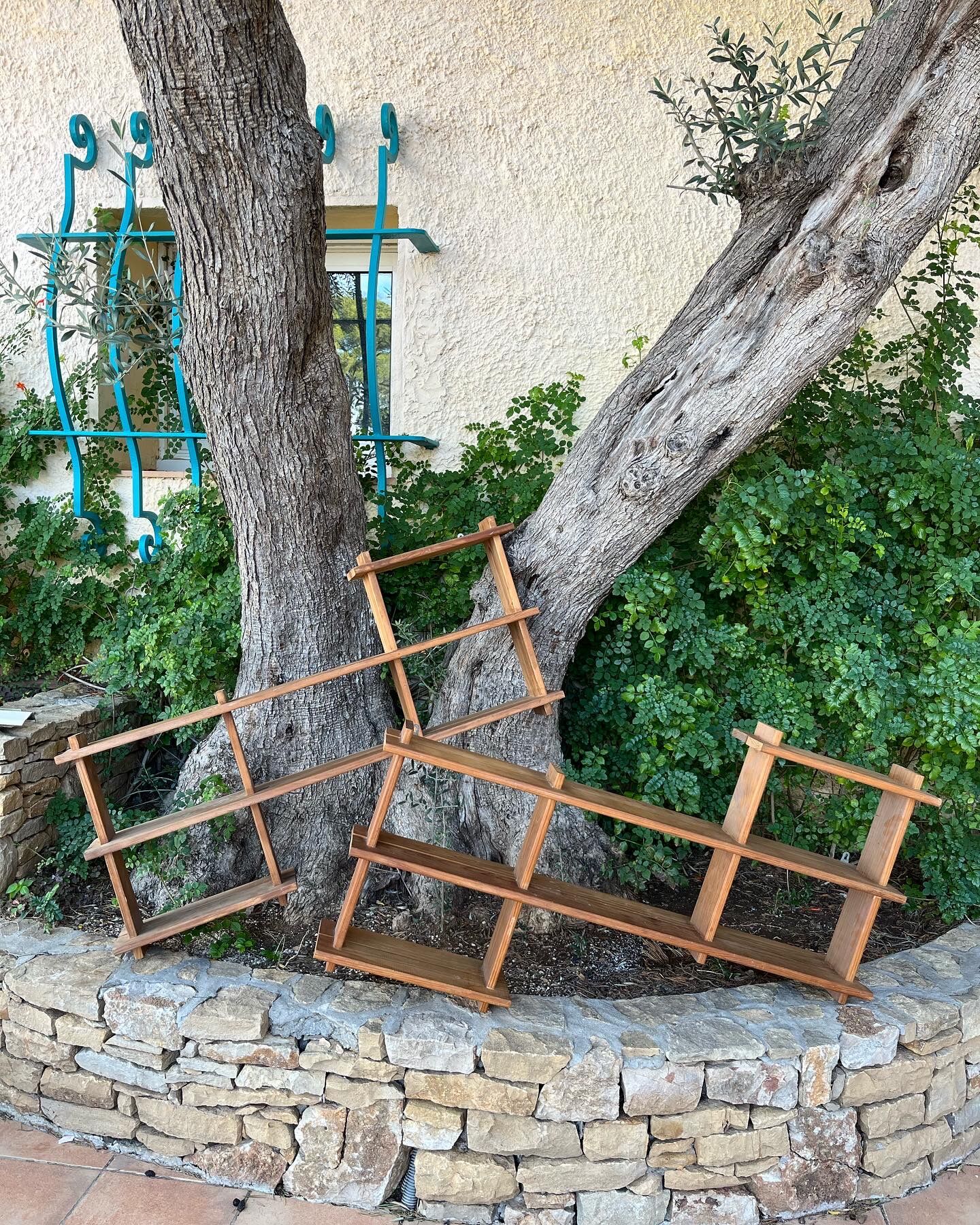 Asymmetrical shelf pairs in solid pine 70s