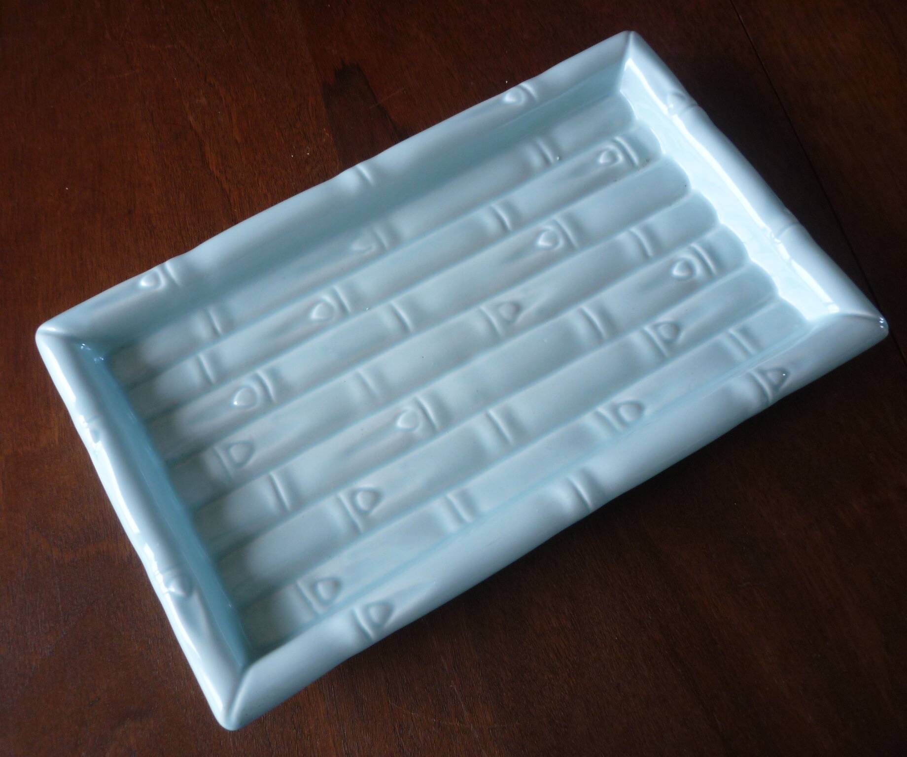 Blue bamboo imitation cake dish