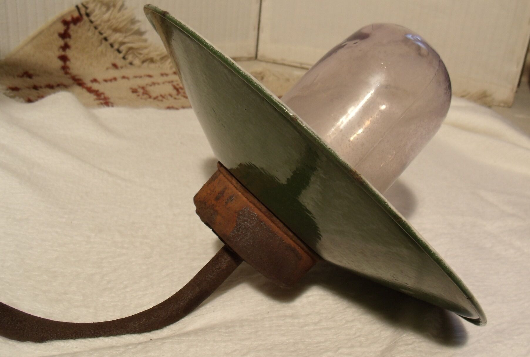 Ancient outdoor lamp collar of swan enamel and glass