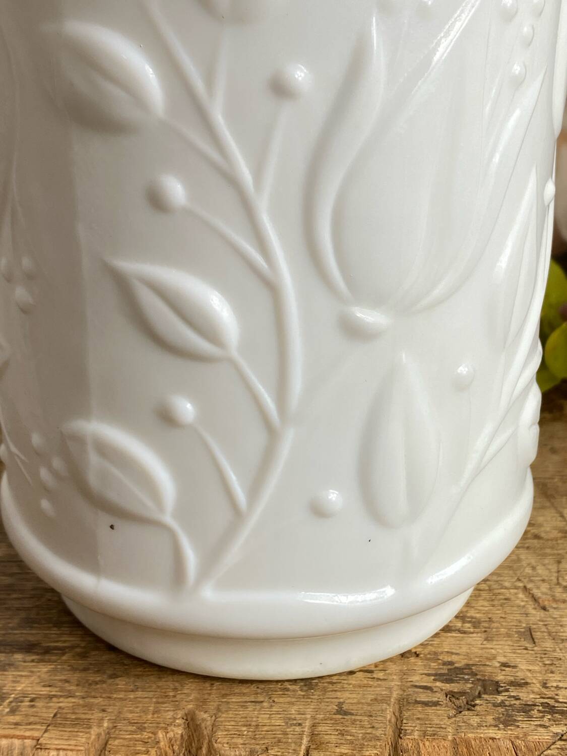 1970 ointment pot, in white opaline