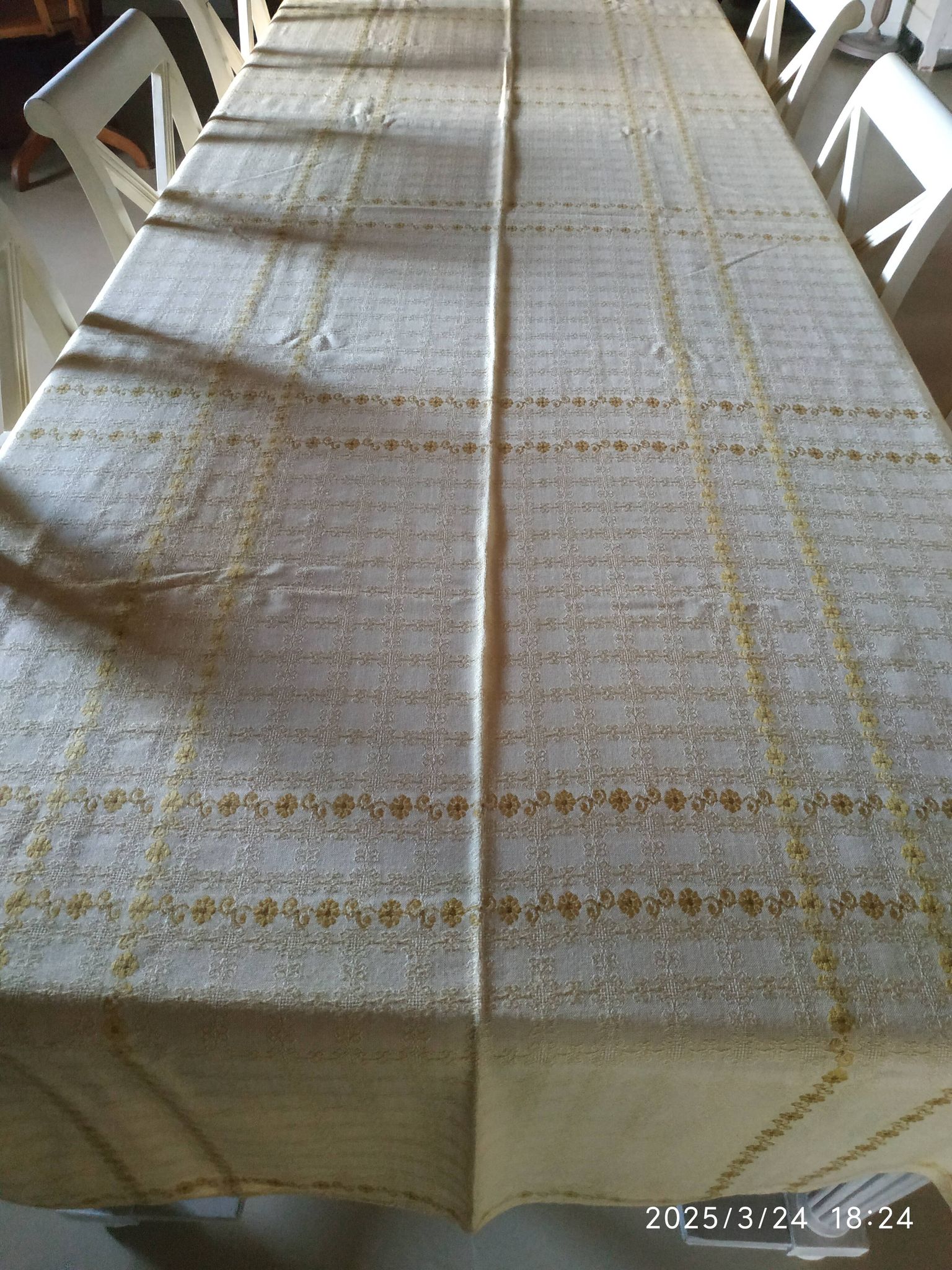 Vintage tablecloth and napkins