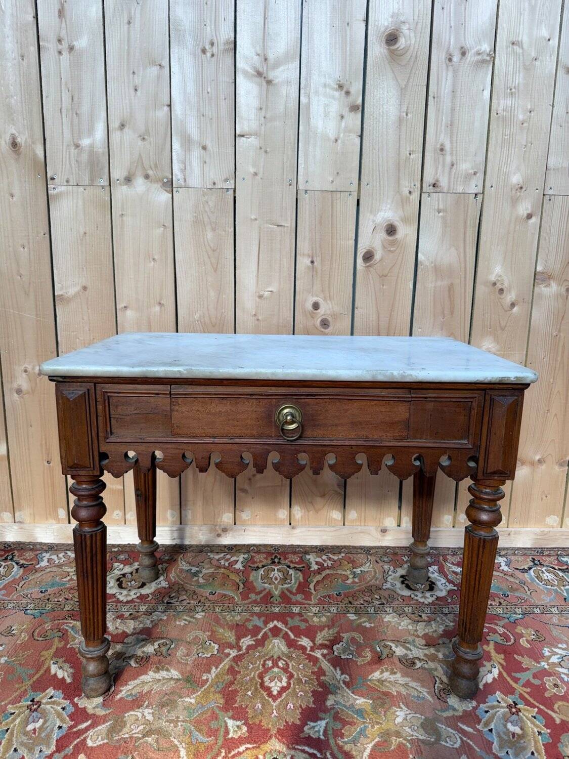Butcher's block from the Restoration period – Solid wood, marble and brass