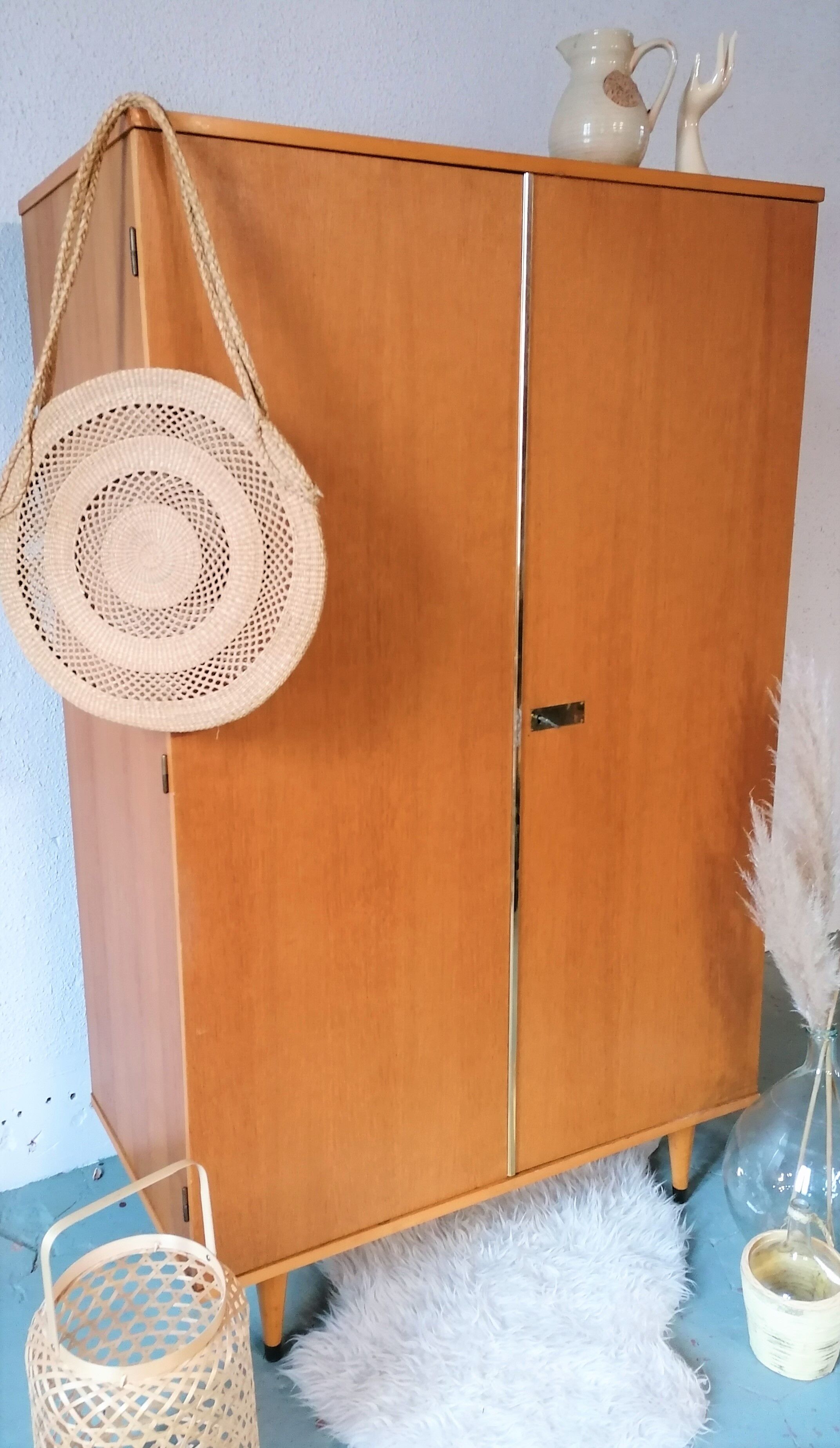 Armoire vintage