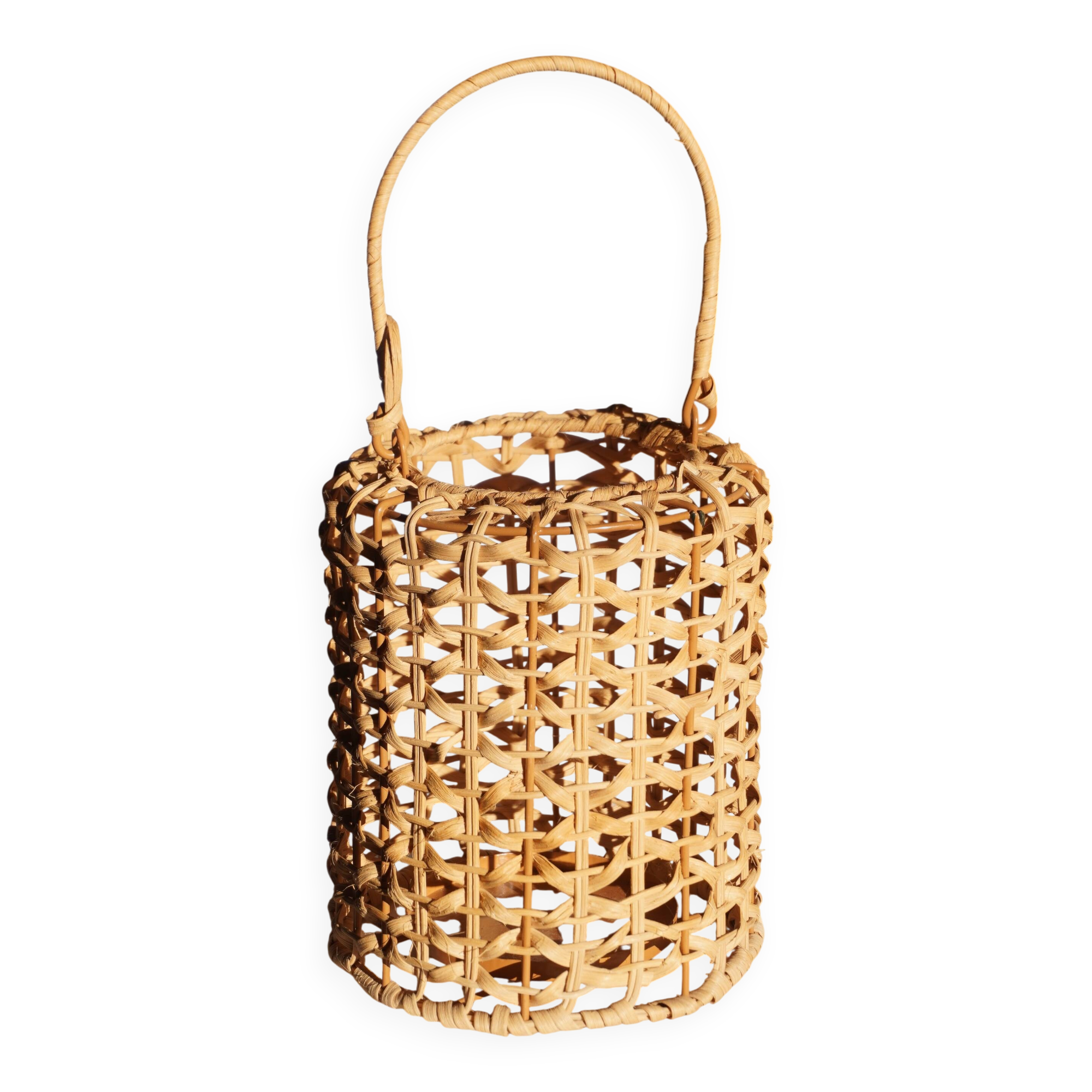 Wicker lantern / candle holder, metal frame