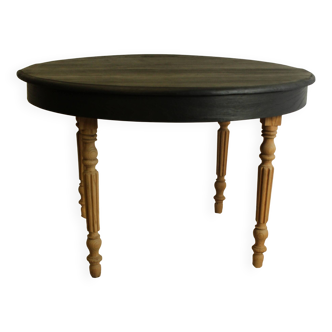 Round table in oak wood and black