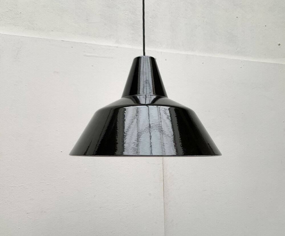 Large Danish Mid-Century pendant lamp in enamel for Louis Poulsen, 1960s.