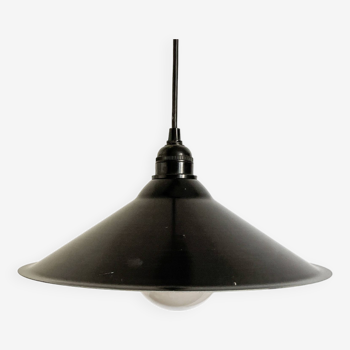 Black metal pendant light