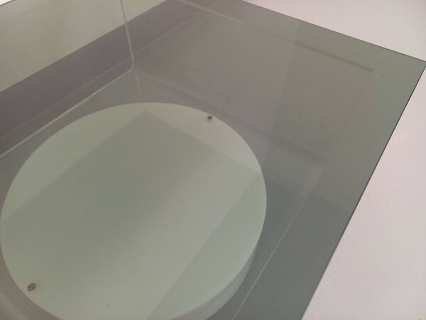 Table basse carrée lumineuse italienne vintage en verre et plexiglas