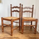 Pause de chaises brutalistes