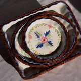 Set of 3 porcelain dishes with floral decorations, with wicker supports.