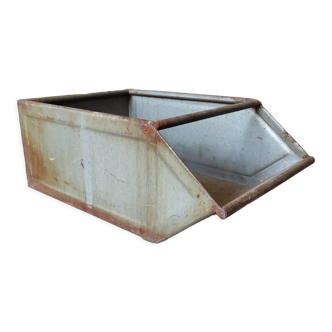 Ancienne caisse / casier métallique Valentini à bec empilable d'atelier industrielle d'usine indus v