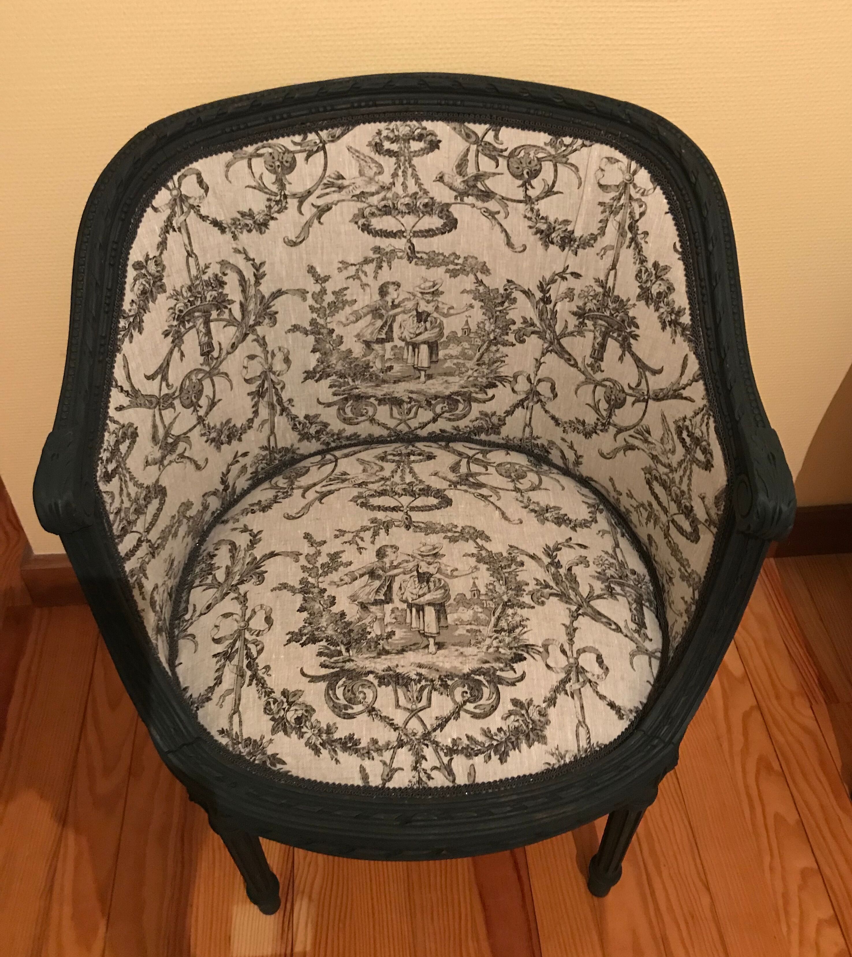 Set of basket chairs