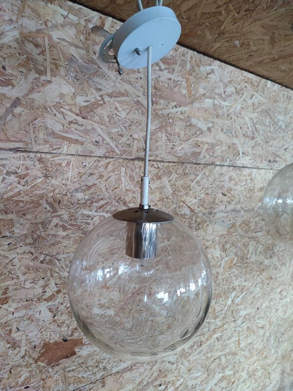 Suspension globe en verre bullé. RAAK Amsterdam