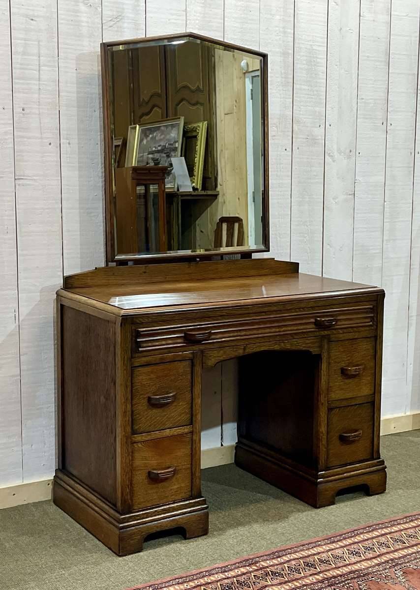 English mahogany dressing table from the early 20th century