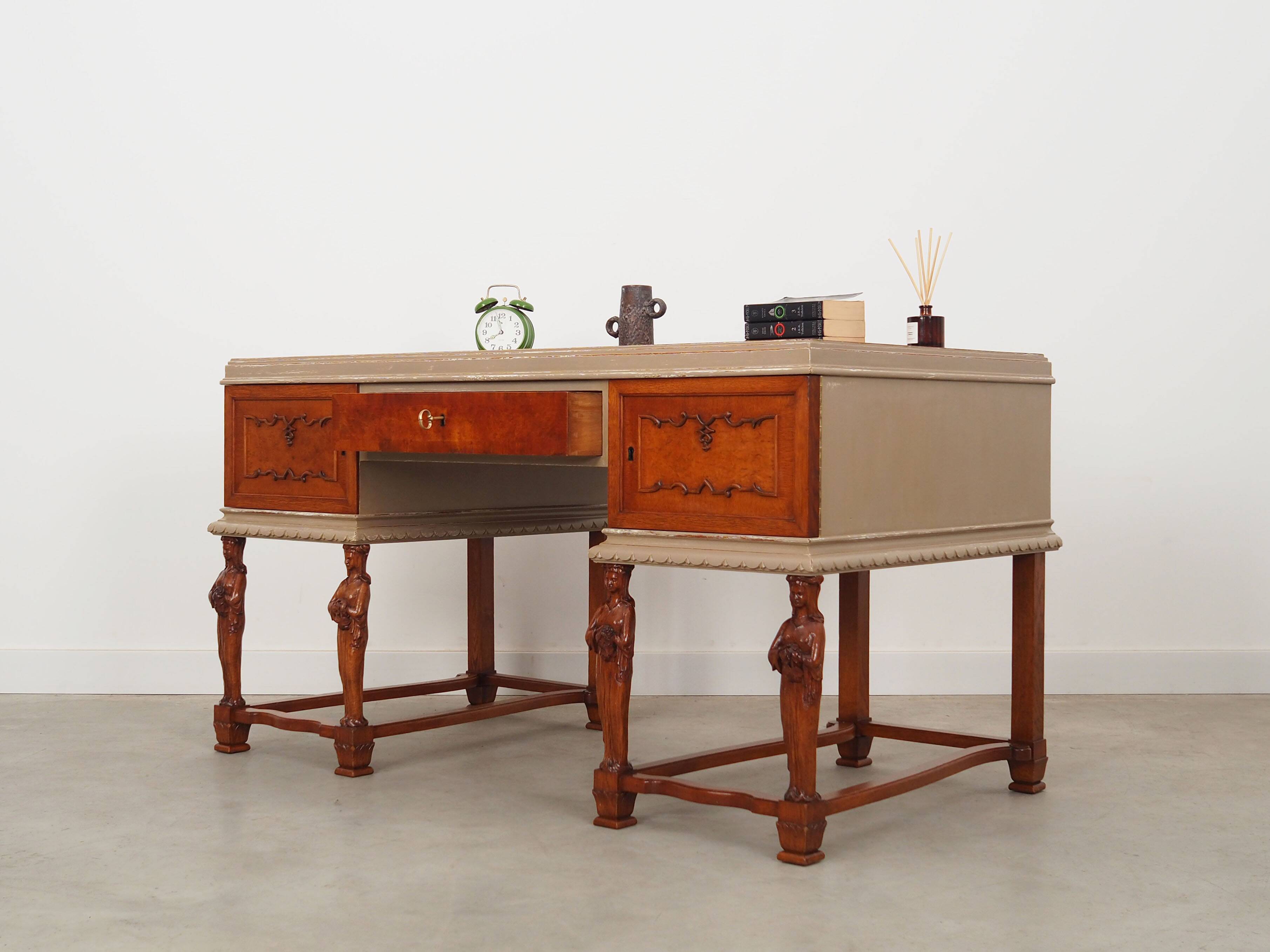 Bureau en chêne, design danois, années 1950, production : Danemark