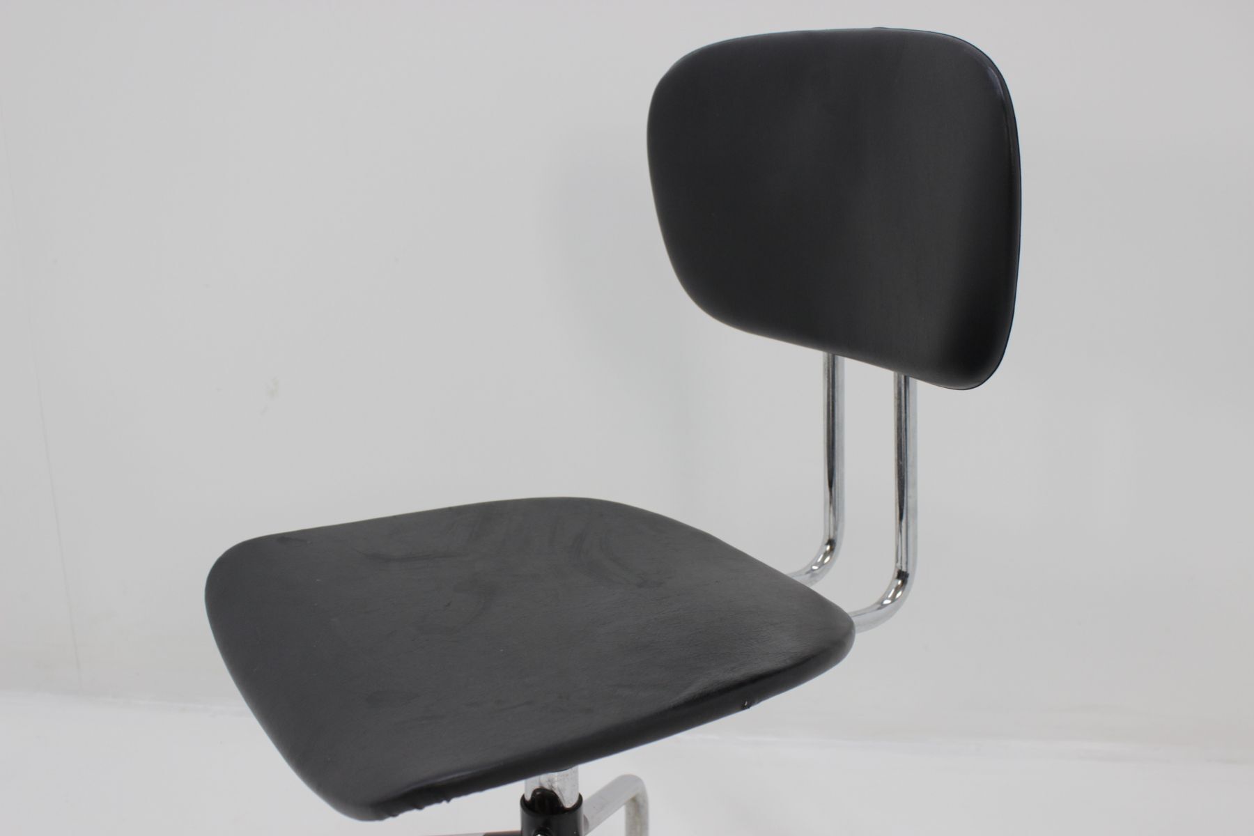 Swivel office chair chrome Kovona 1970 s