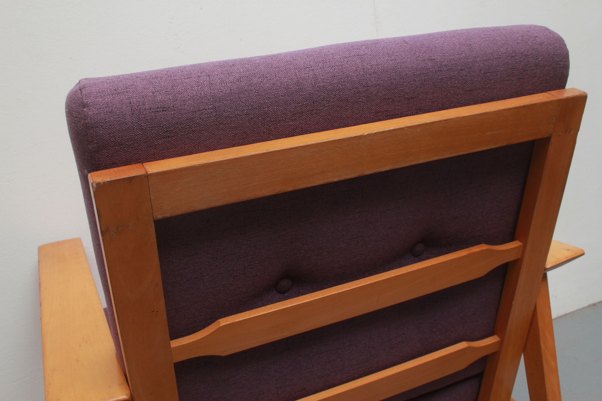 Fauteuil des années 1960 en violet
