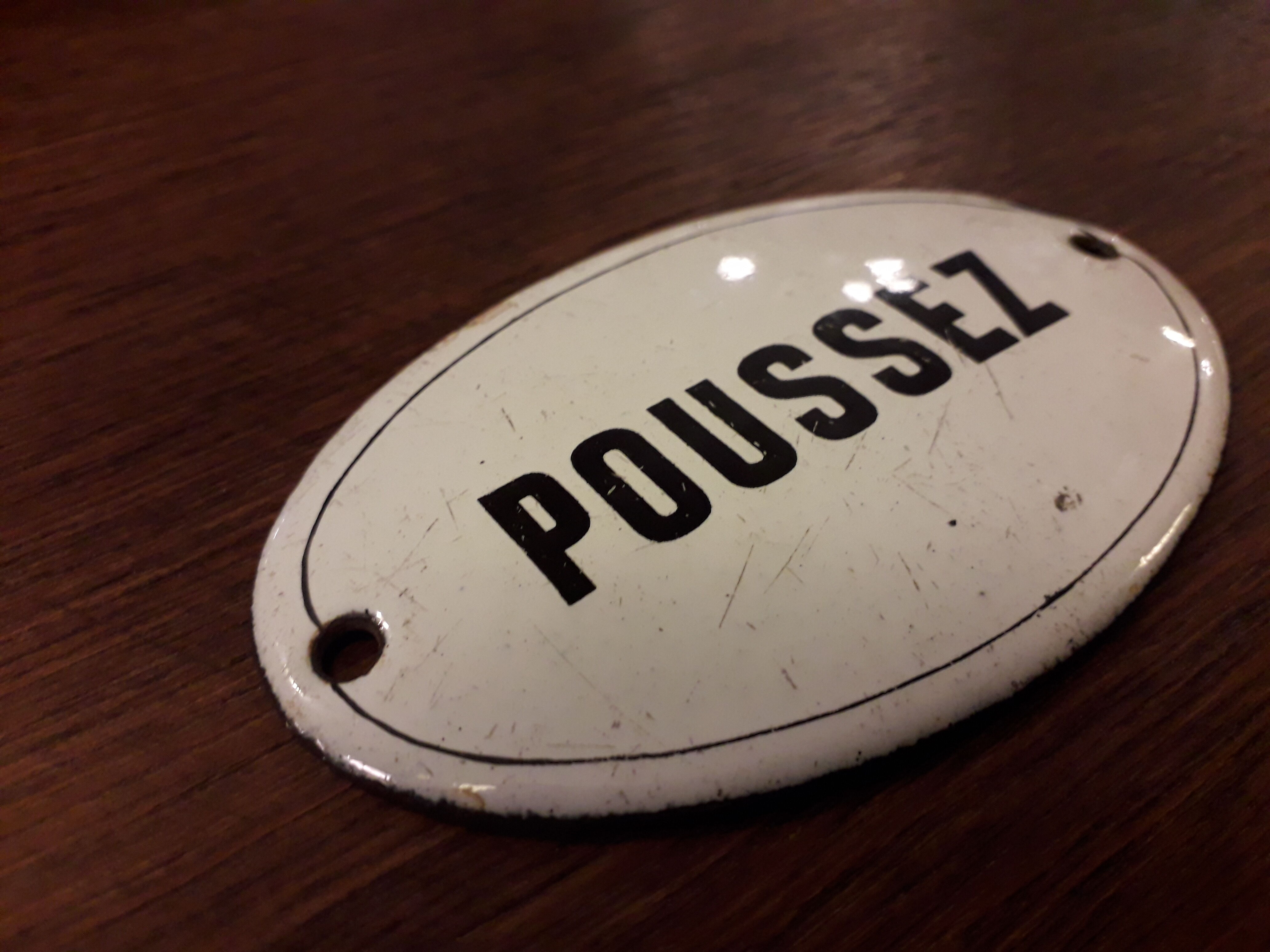Enamelled plate: push