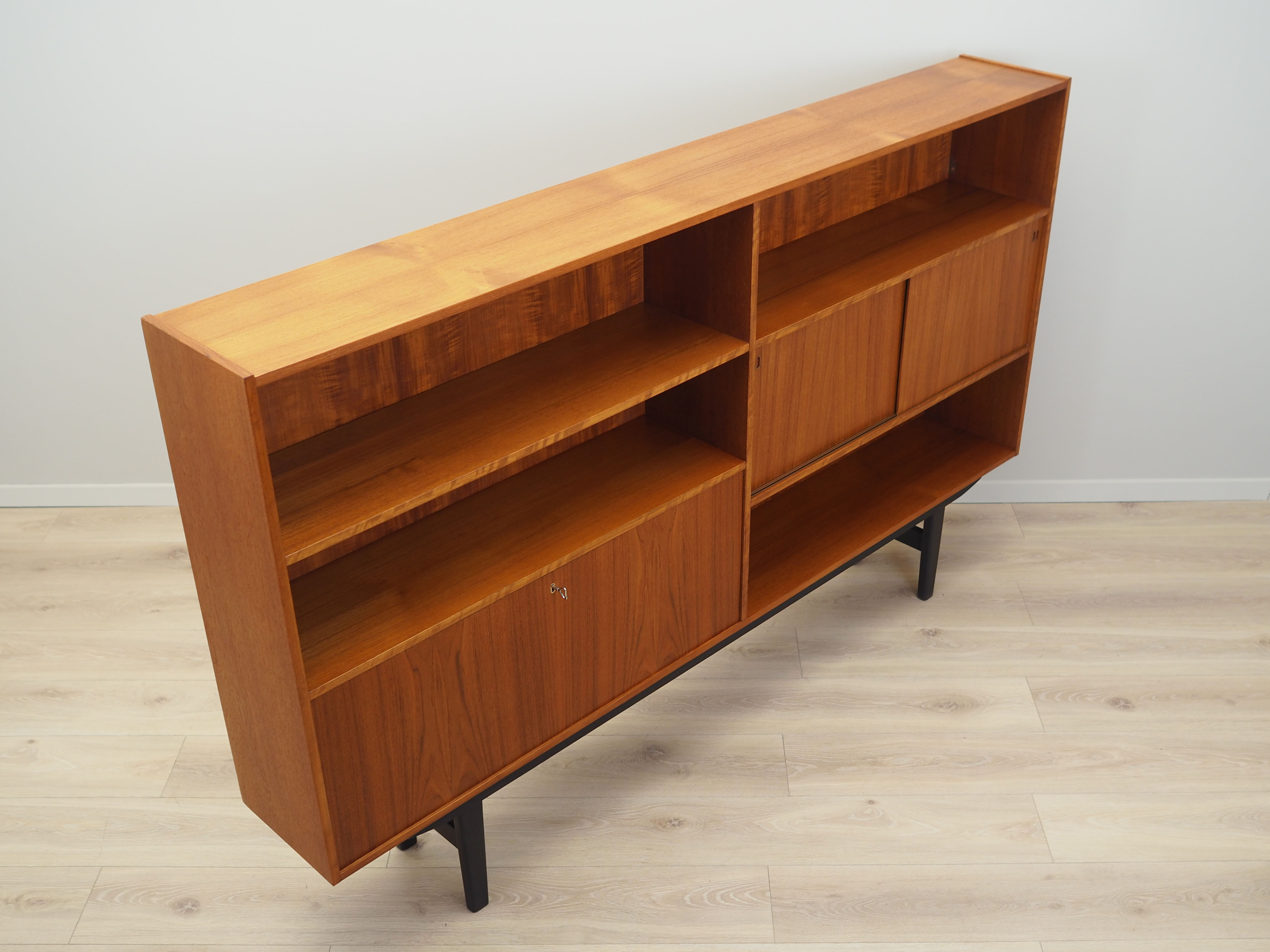 Bibliothèque en teck, design danois, années 1970, production: Danemark