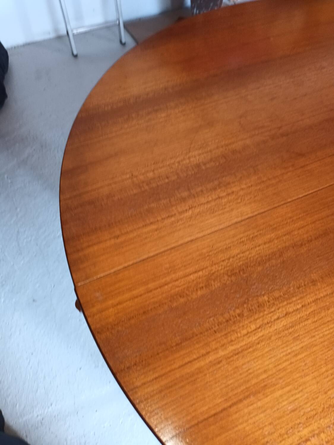 Vintage round extendable table