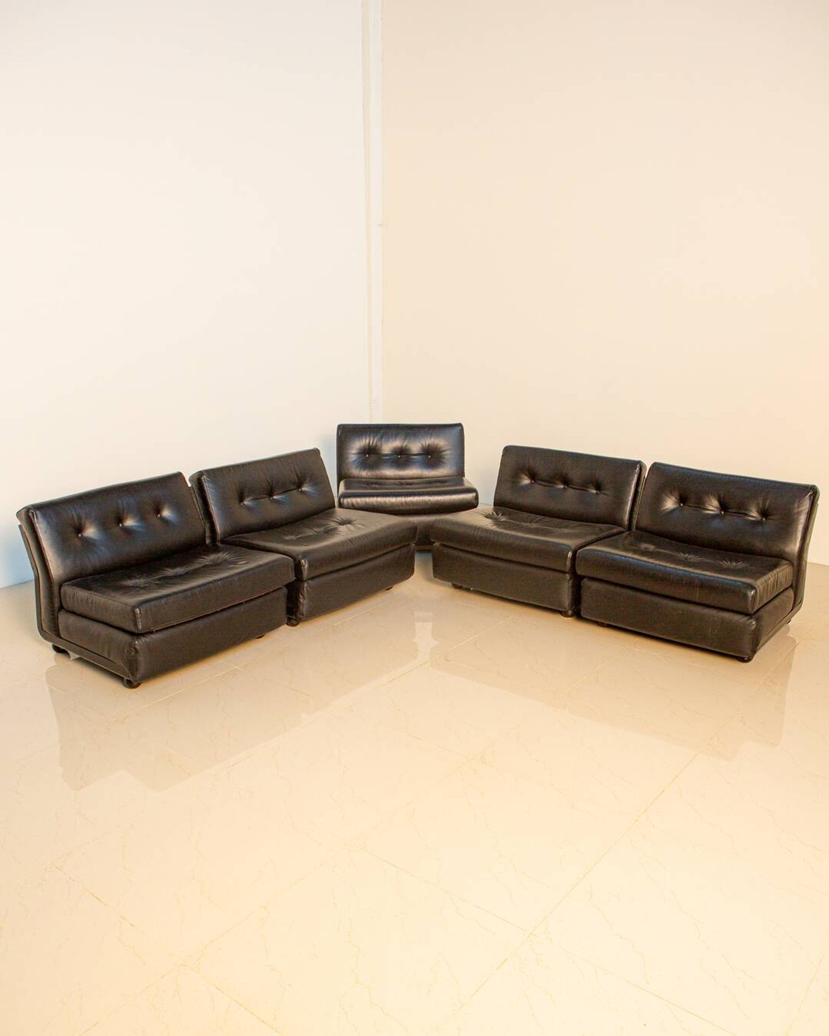 Set of 5 "Amanta" armchairs by Mario Bellini for C&B Italia 80's