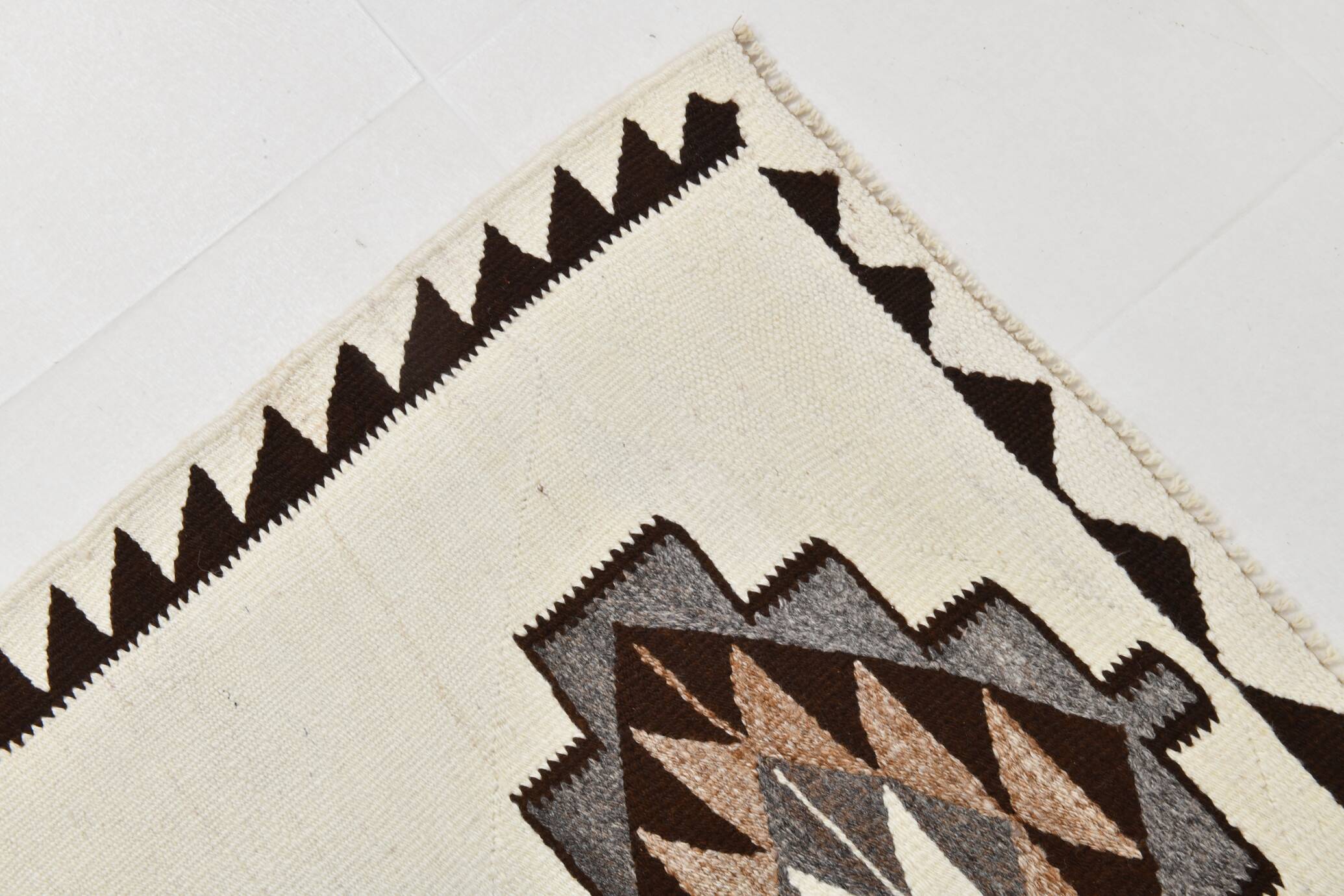 Tapis runner kilim vintage beige marron, motifs géométriques 388x101cm