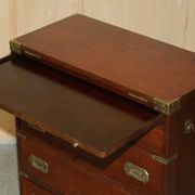 Commode militaire vintage avec plateau coulissant et dessus extensible