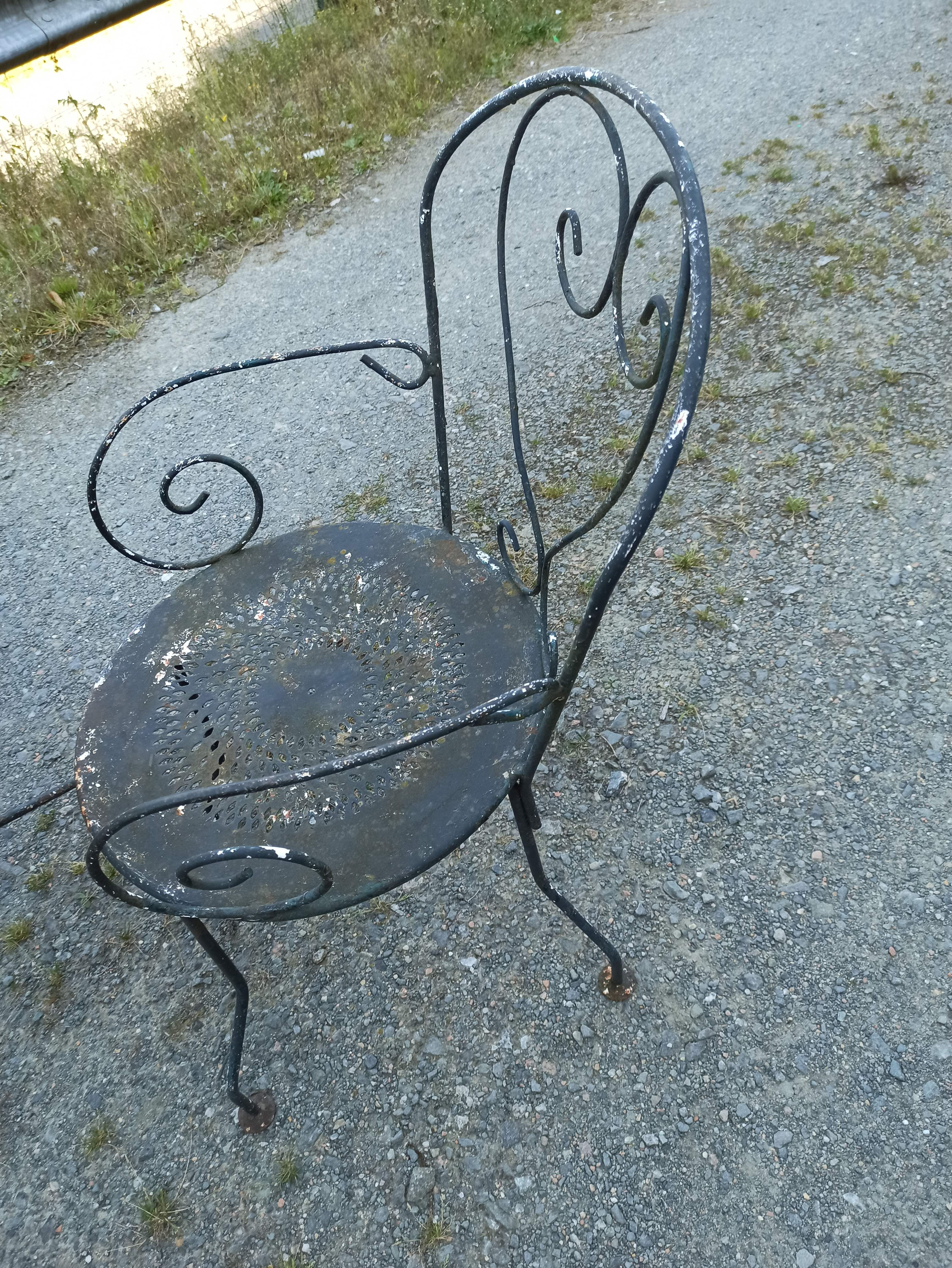 Iron garden furniture armchairs chairs round table