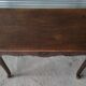 Bureau dit "bureau de dame" / table style Louis XV en bois  massif