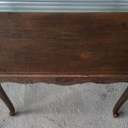 Bureau dit "bureau de dame" / table style Louis XV en bois  massif