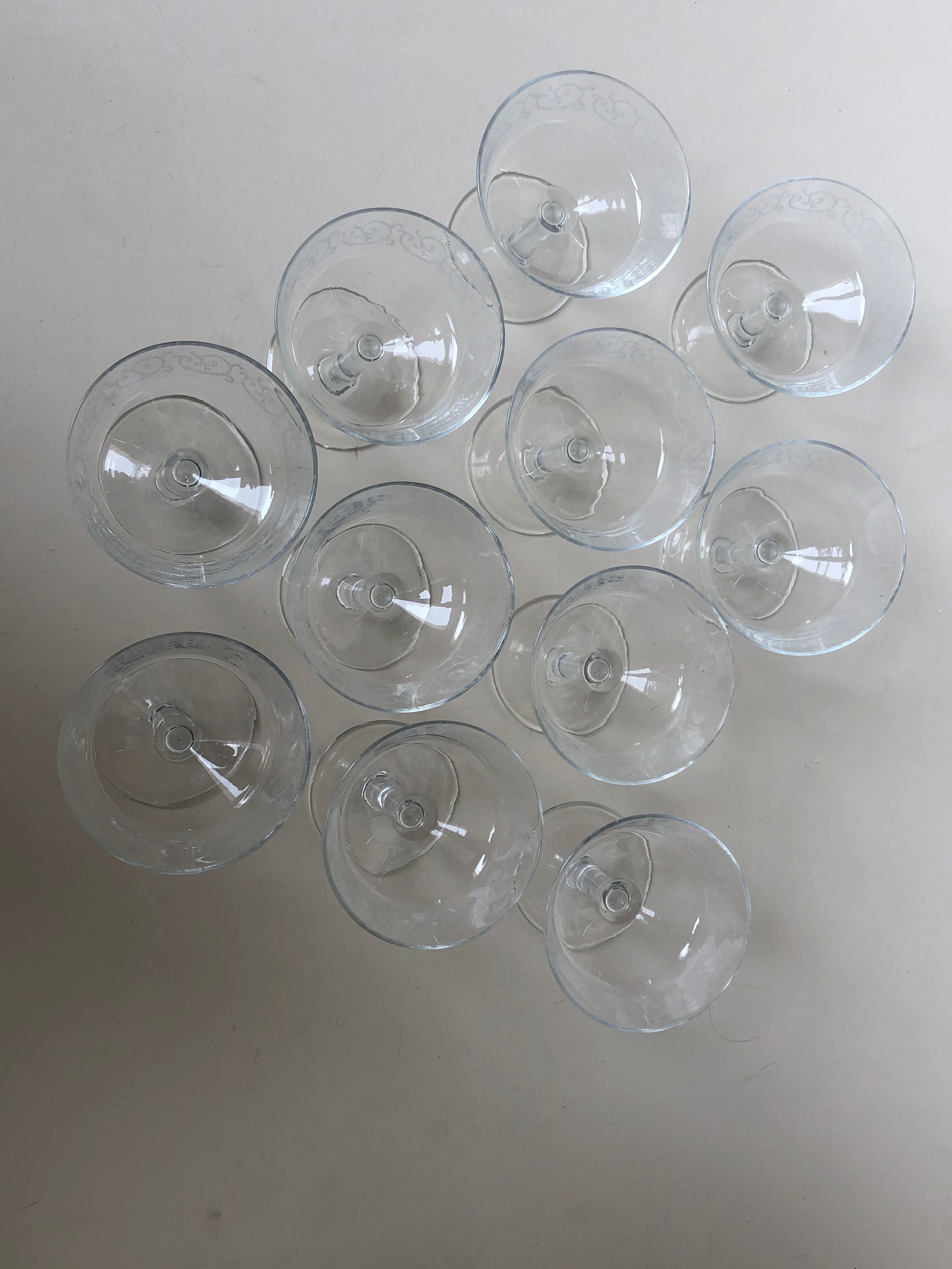 Set of 11 cups to serious champagne edged swirls white