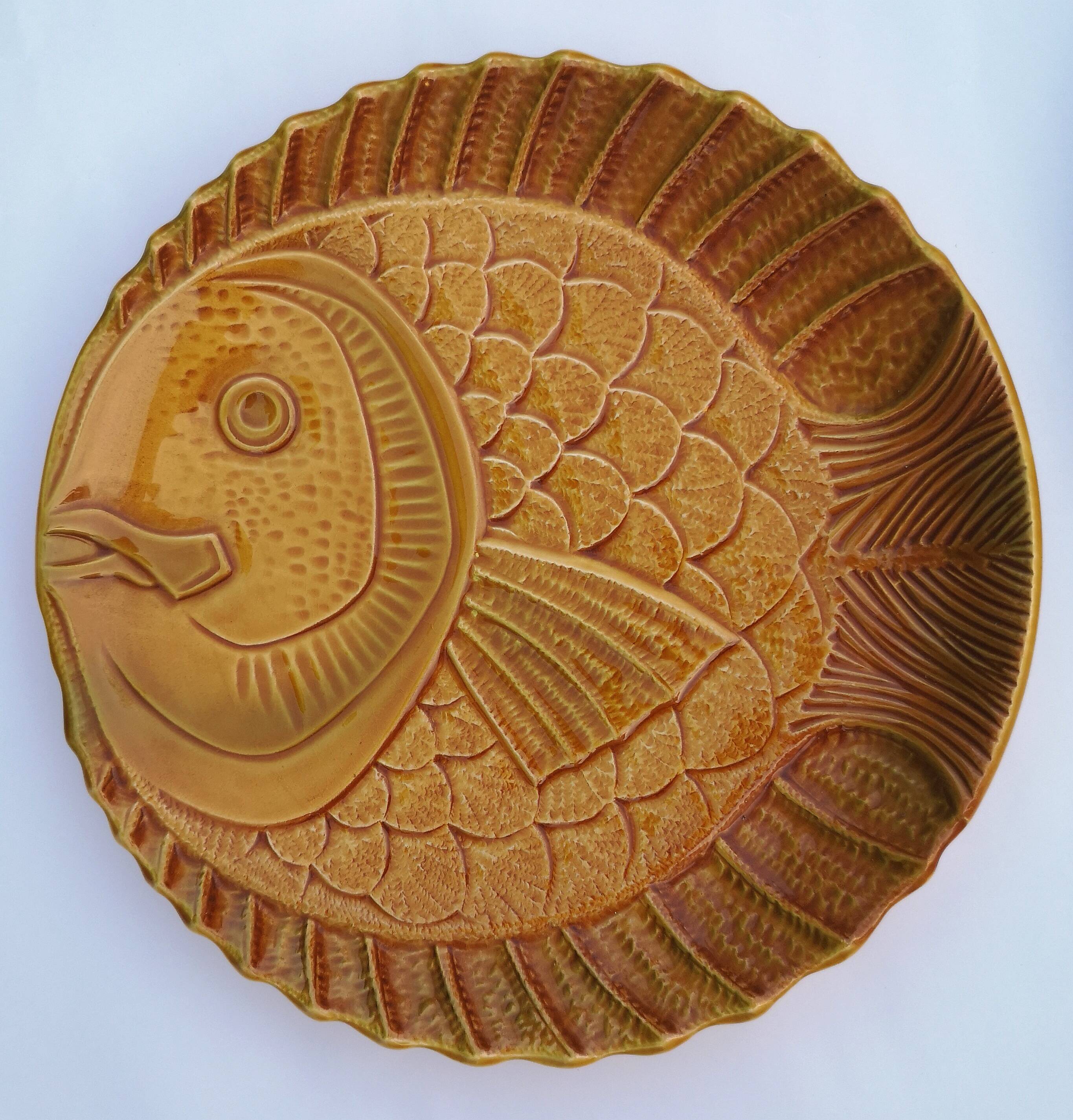 Vintage plates, Fish in barbotine