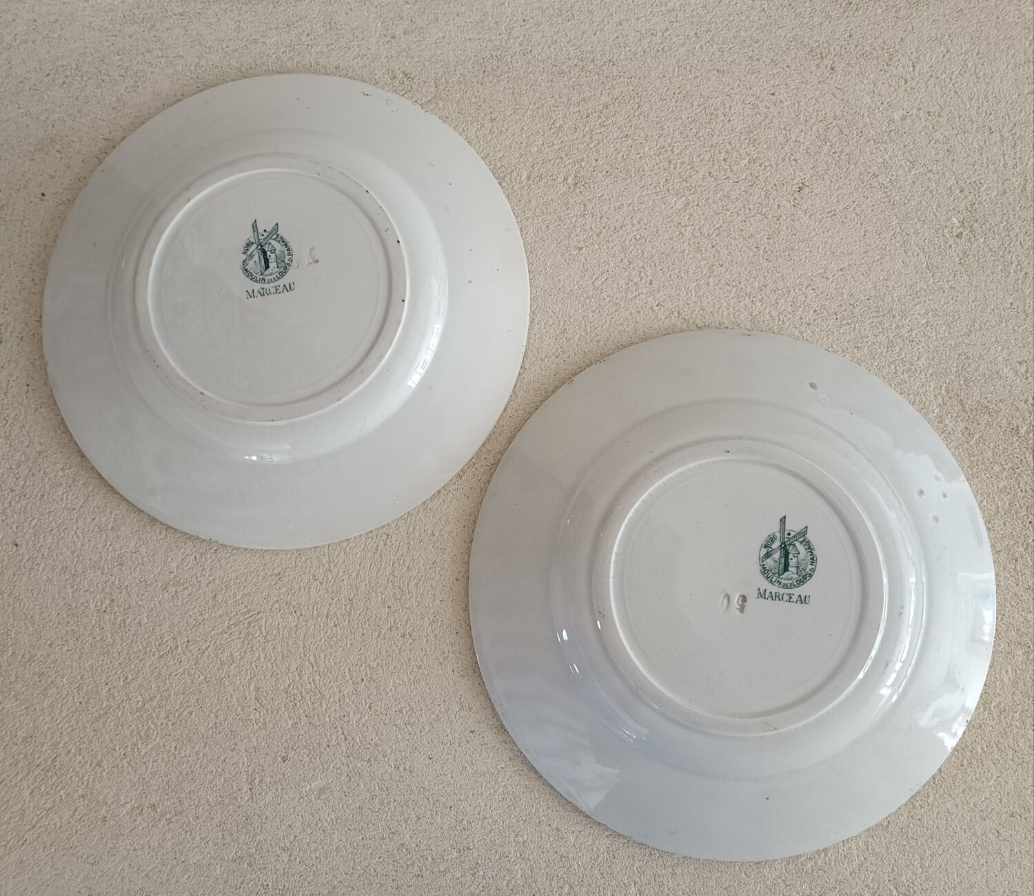 2 flat plates and 1 hollow plate earth of iron