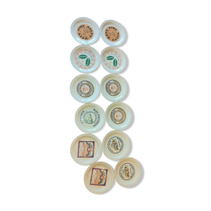 12 assiettes à fromage