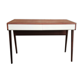 RV desk on compass feet