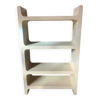Vardani shelf from the 1970s