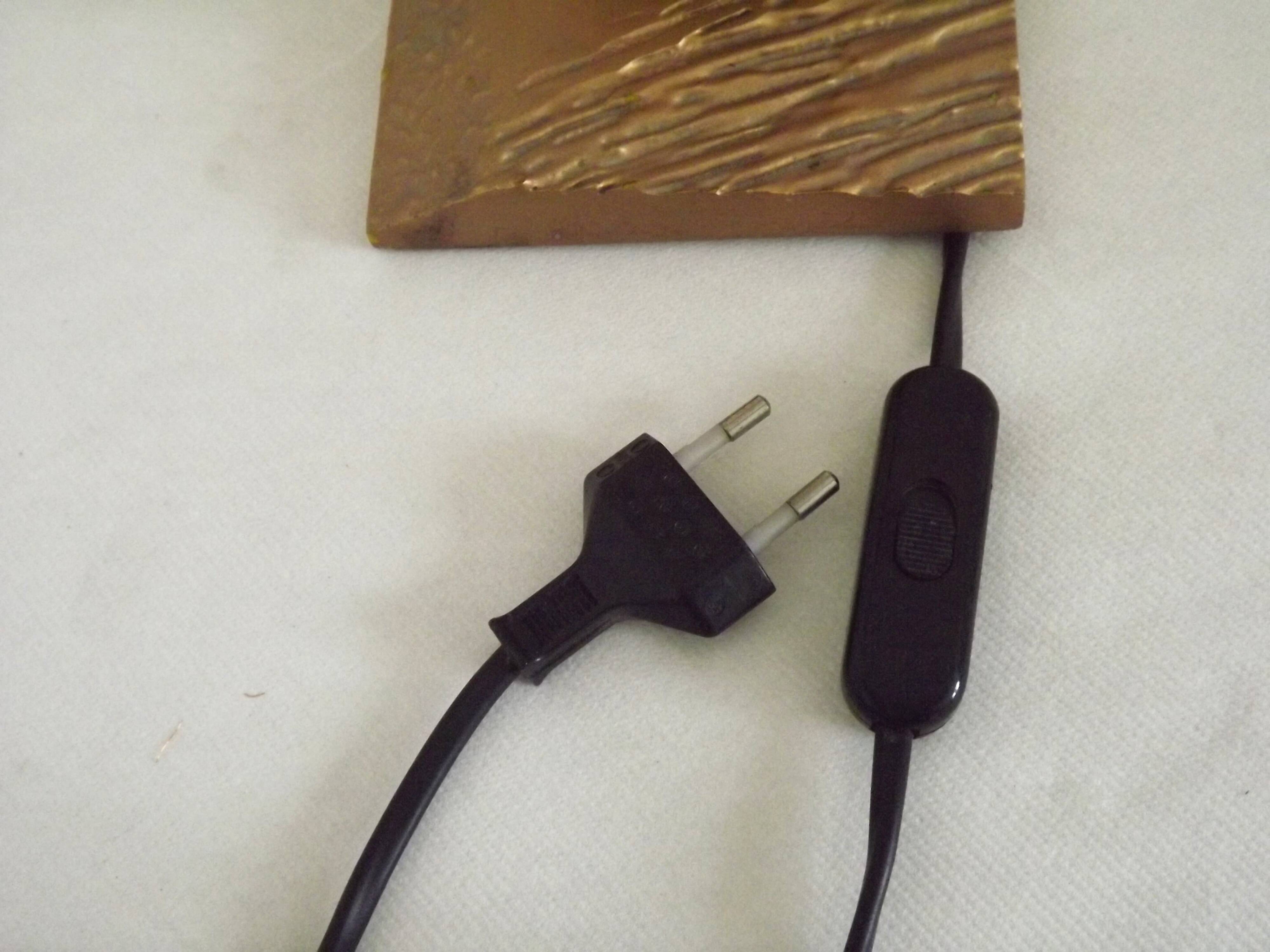 French vintage gold retro resin table lamp with marble effect cone shade.