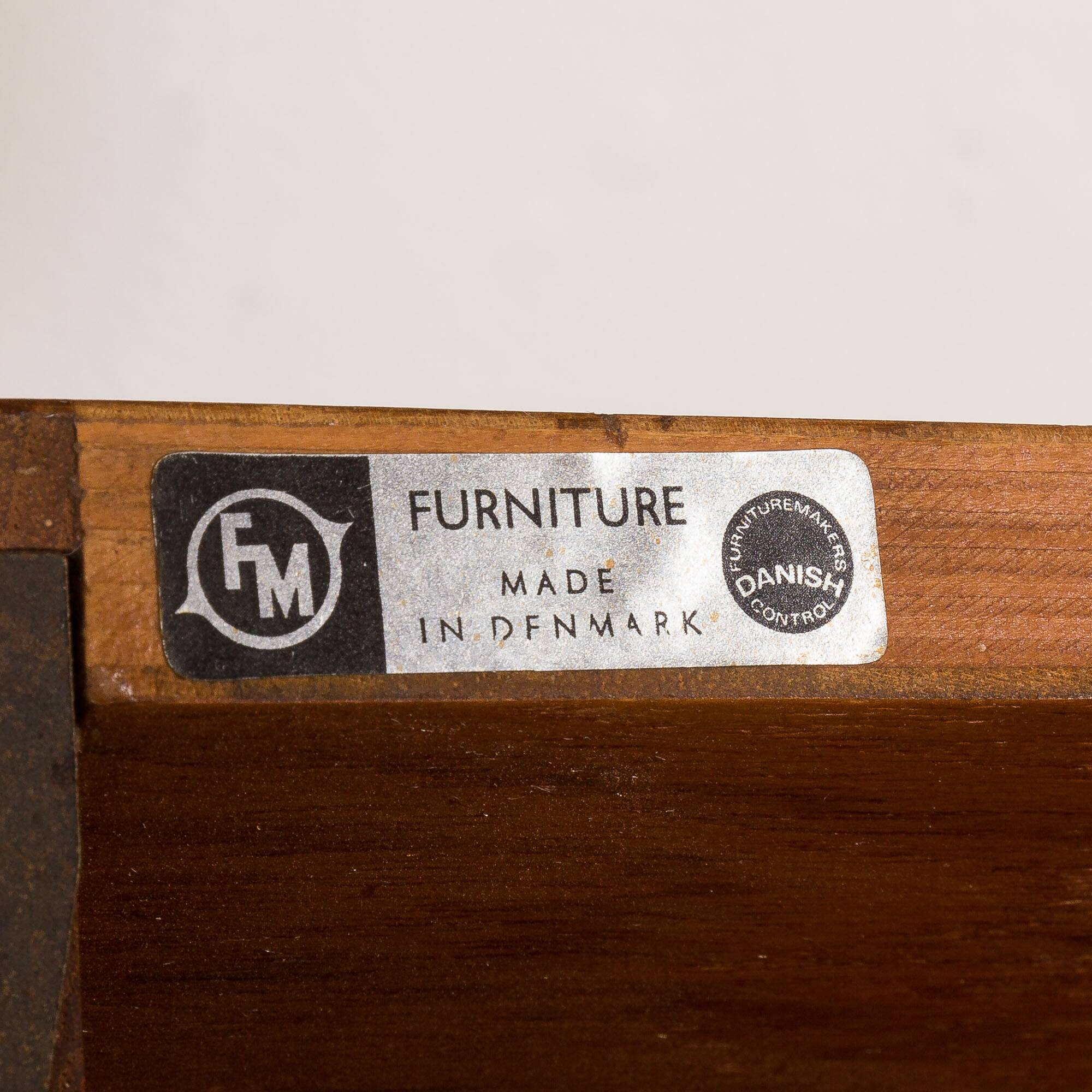 Un ensemble mural à 3 baies avec un bureau, FM Mobler, Danemark, années 1960.