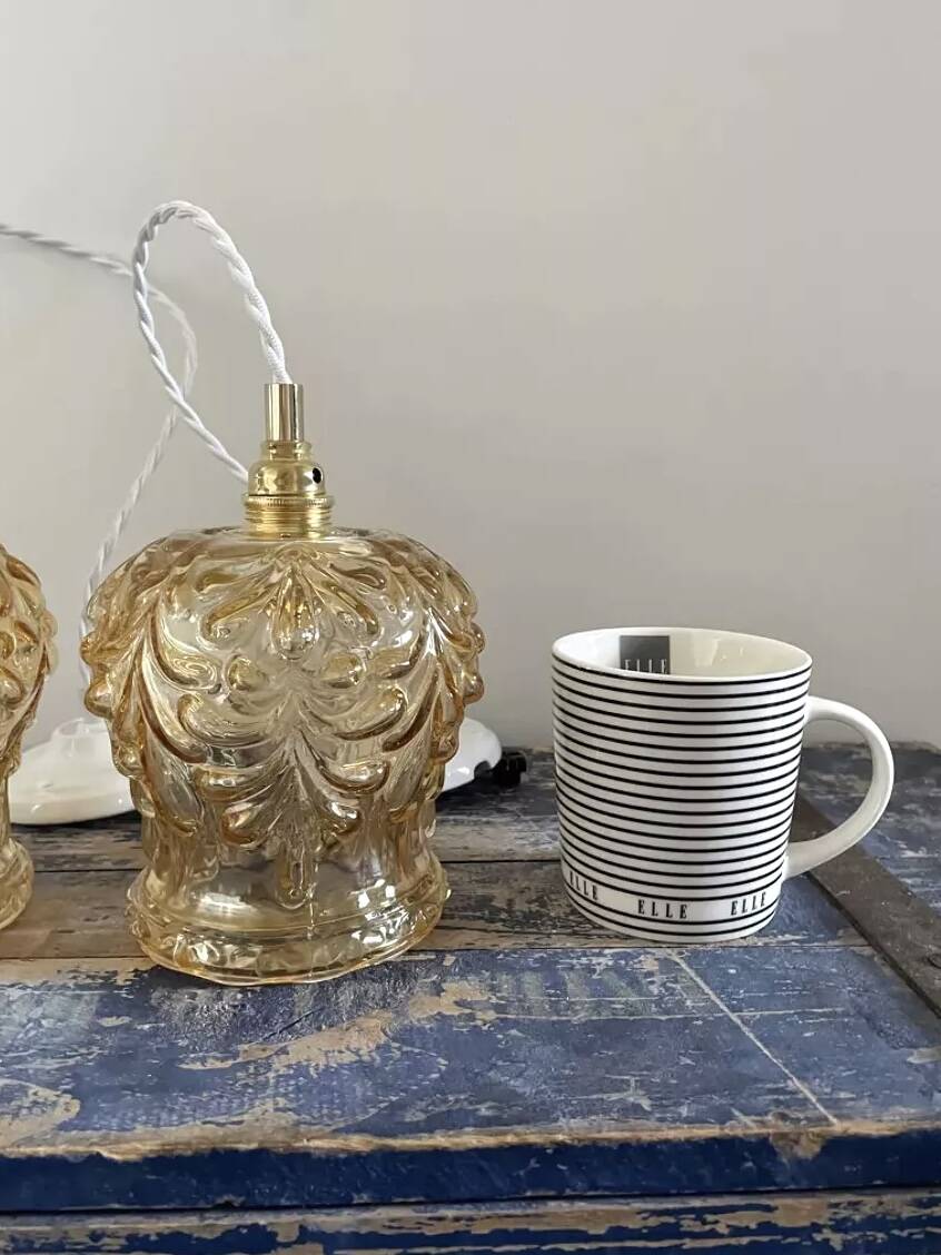 2 suspensions en verre doré