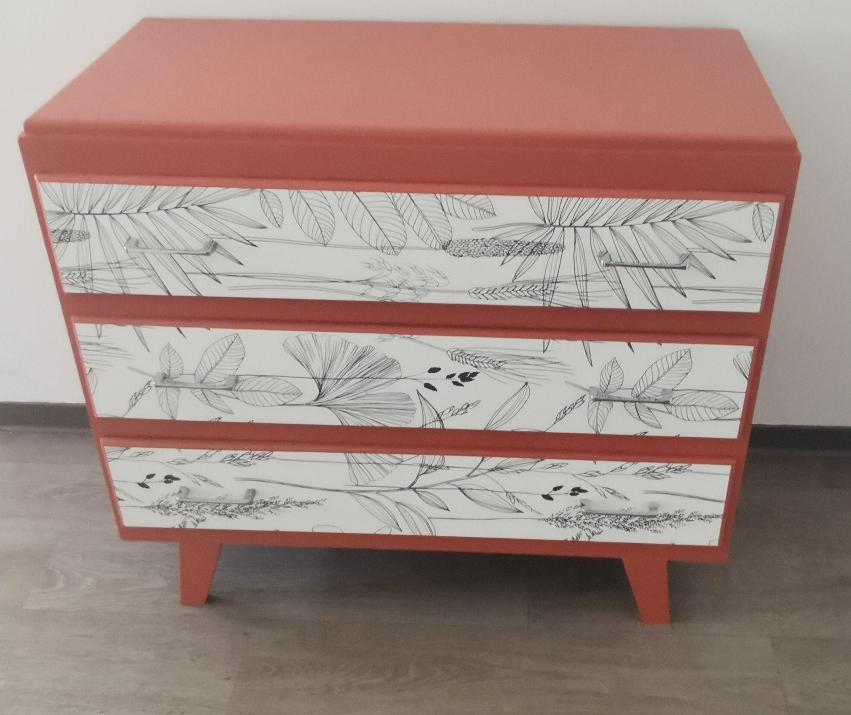 Vintage chest of drawers