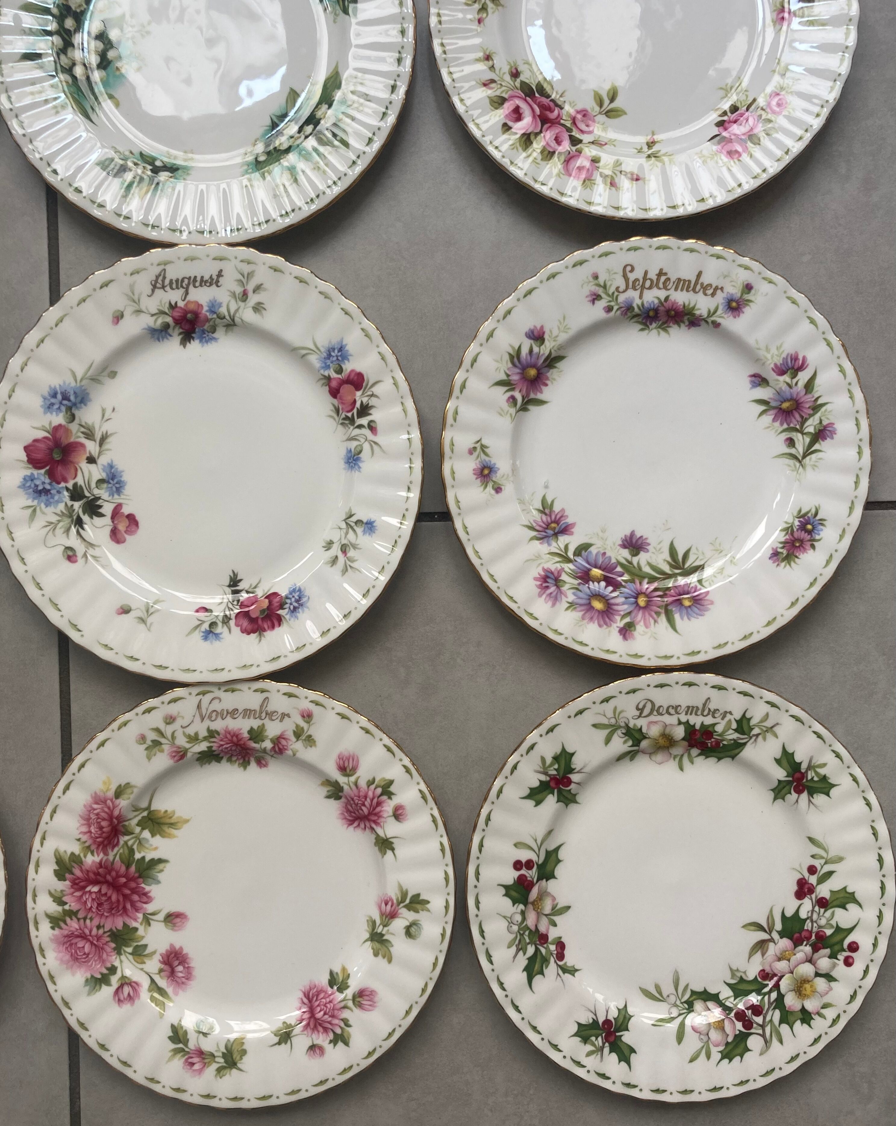 Set de 12 assiettes royal albert « mois de l’année »