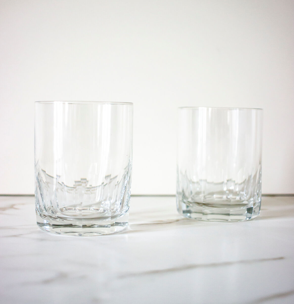 Paire de verres à whisky en verre taillé