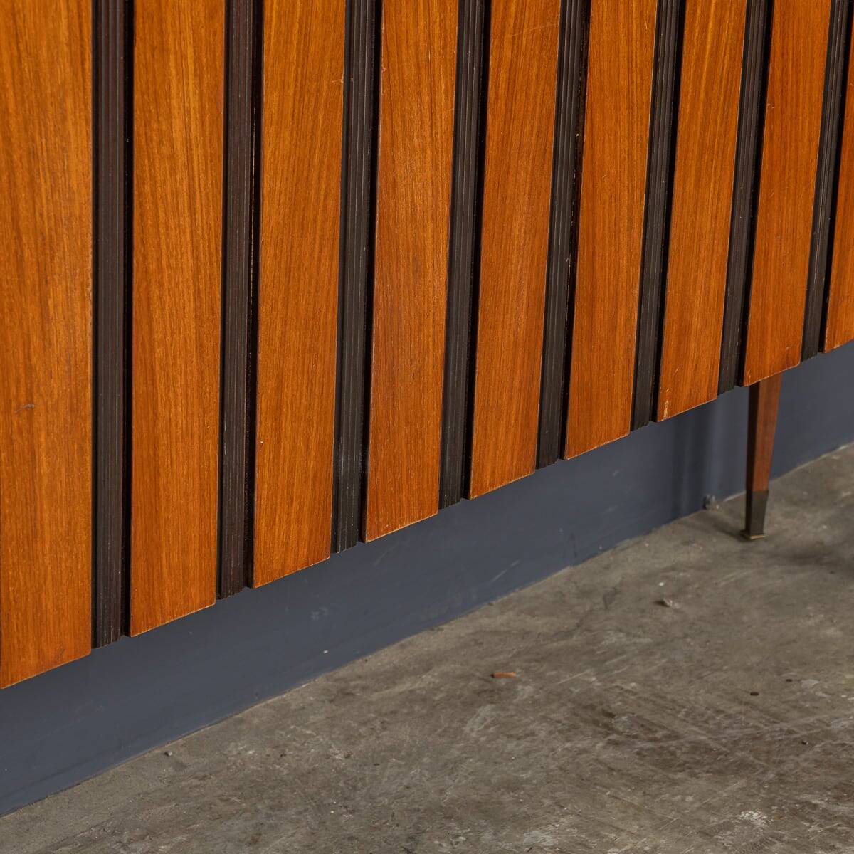 MID 20thC ITALIAN STRIPED WOODEN BUFFET BY PAOLO BUFFA c.1950