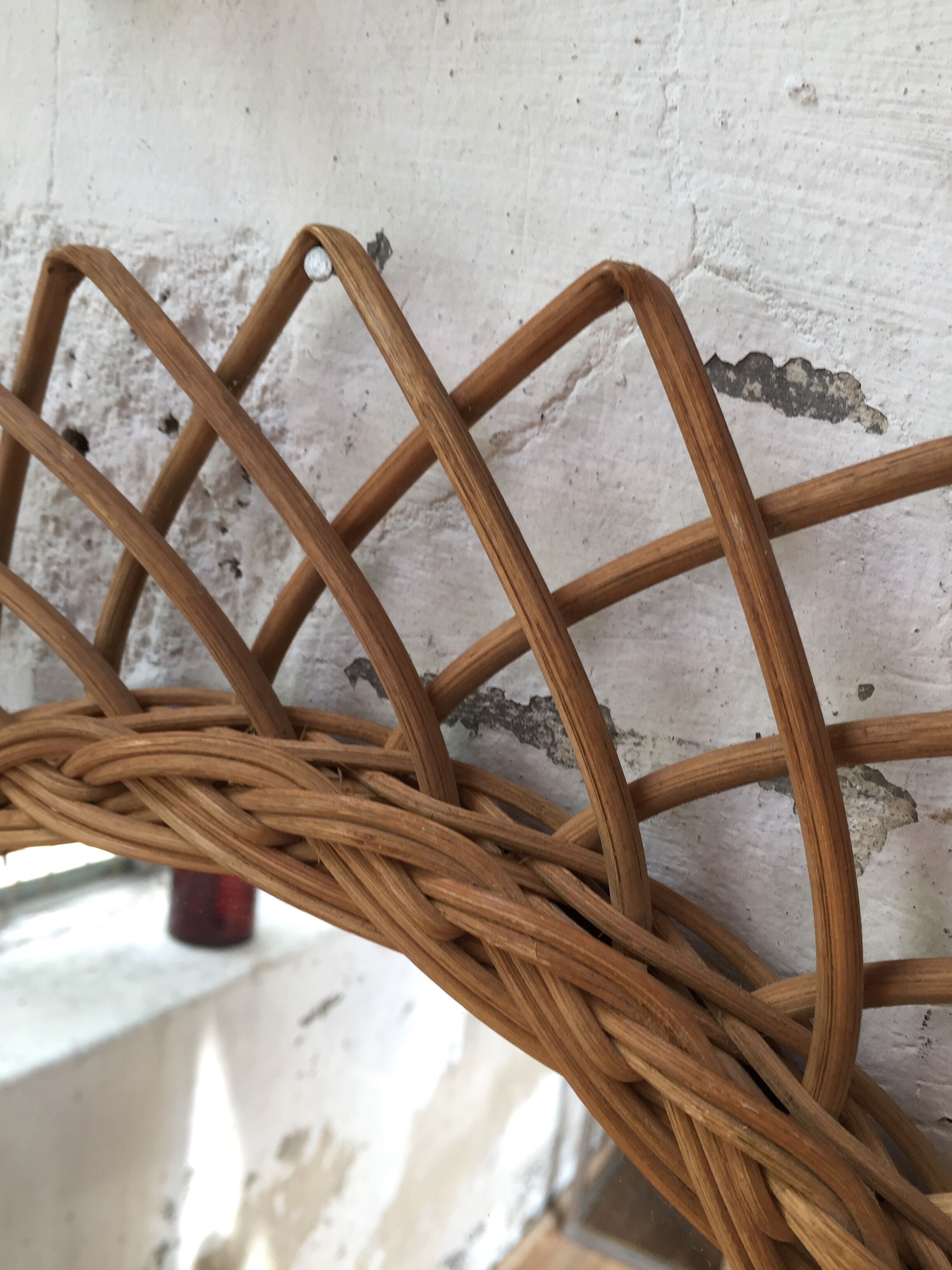 Vintage rattan mirror with rosette 50x50cm