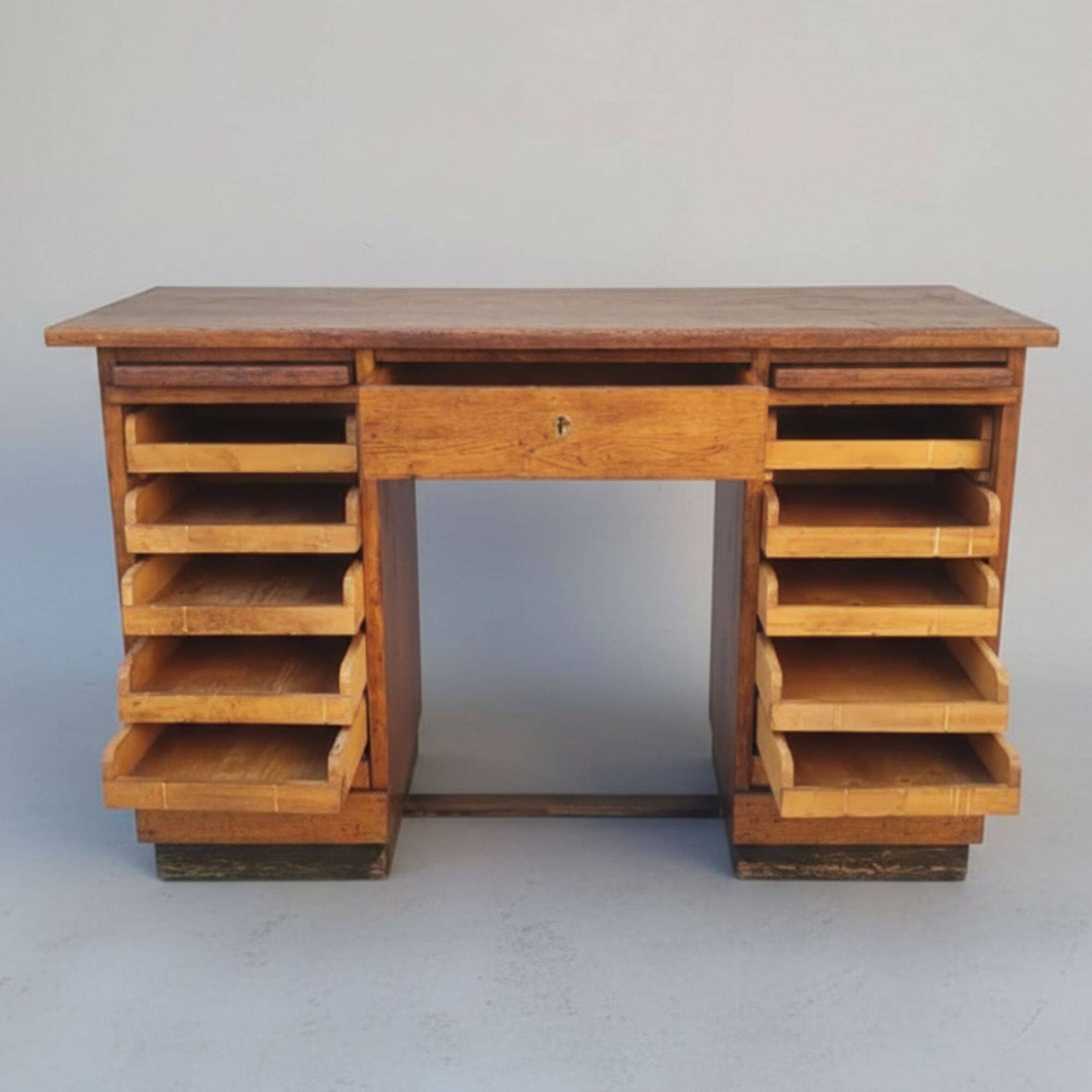 Bureau à rouleau en chêne, Tchécoslovaquie, années 1930