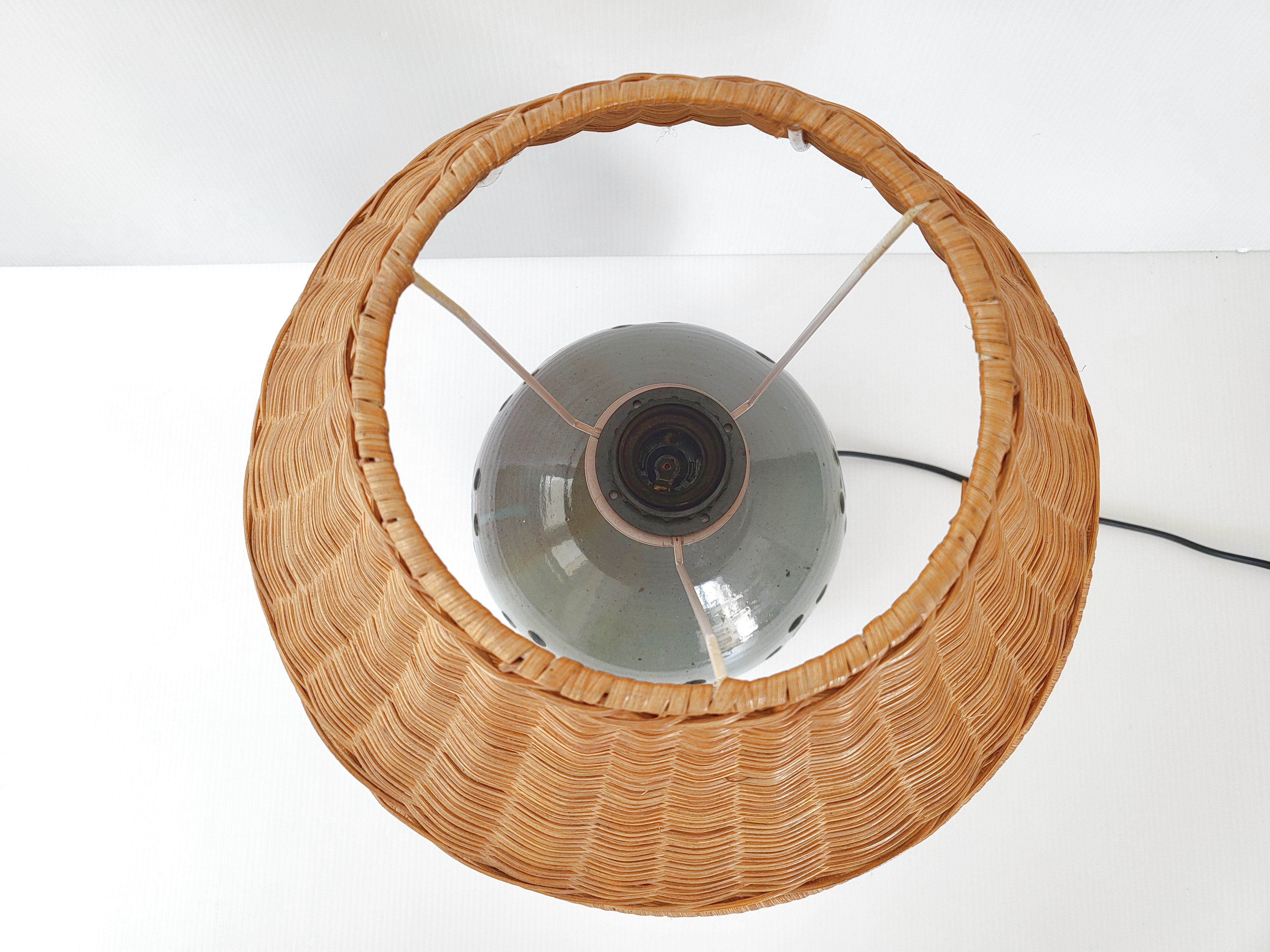 Vintage lamp in stoneware & rattan 1970